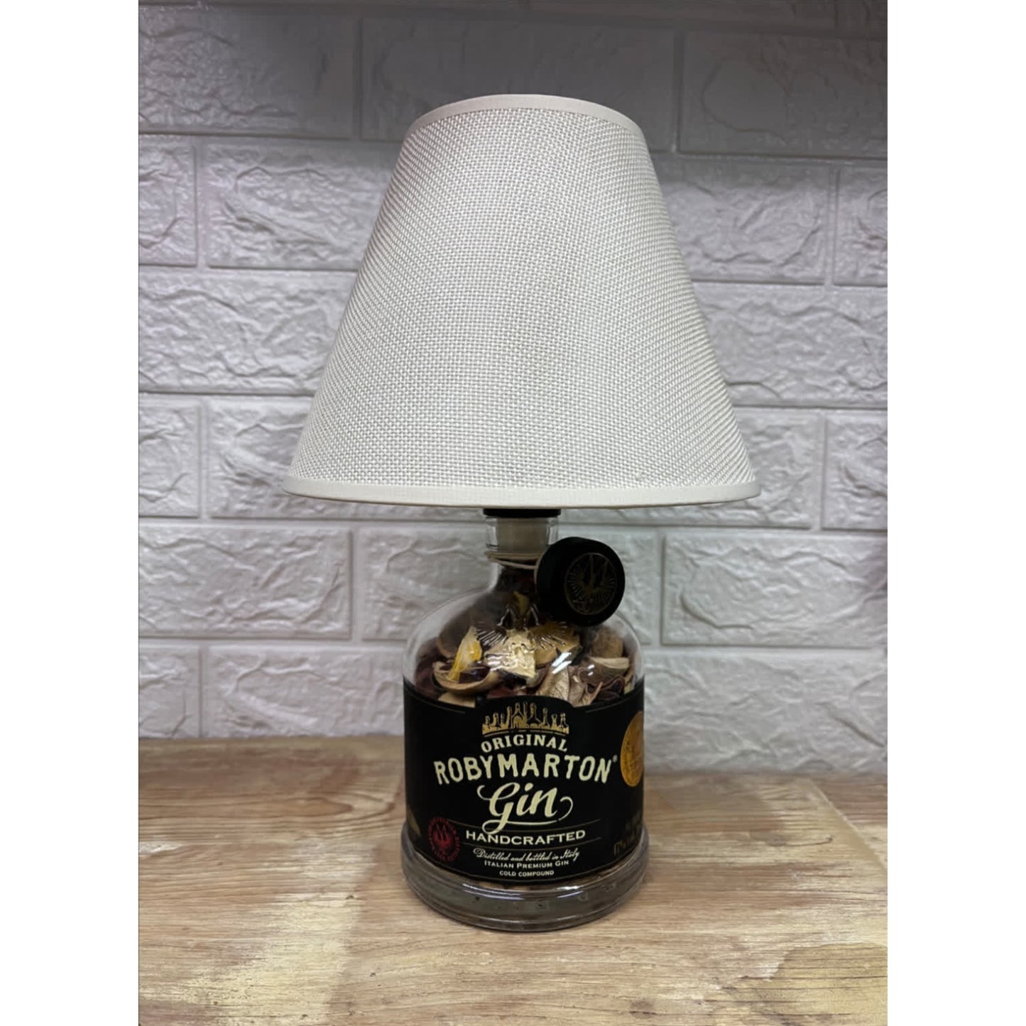LAMPADA ROBY MARTON